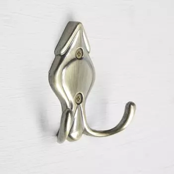 Крючок мебельный ТУНДРА TKd=025, двухрожковый, бронза