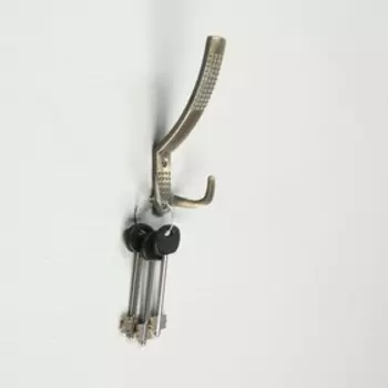 Крючок мебельный ТУНДРА TKT001, трехрожковый, бронза