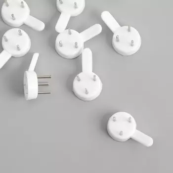 Крючок пластик, металл универсальный 1,3х2,4 см