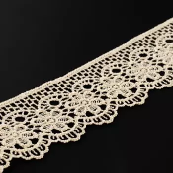 Кружево гипюровое, 45 мм × 6,8 ± 0,5 м, цвет молочный