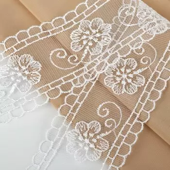 Кружево на сетке, 50 мм 11 ± 1 м, цвет белый