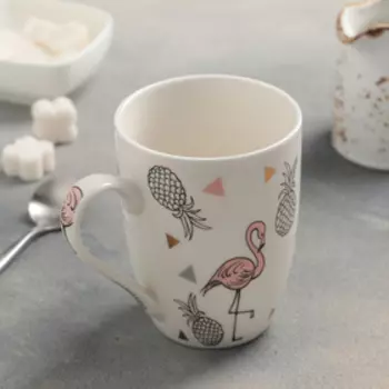 Кружка фарфоровая Доляна «Розовый фламинго», 350 мл, цвет белый