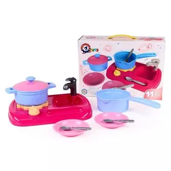 Кухня с набором посуды