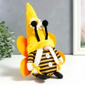 Кукла интерьерная "Бабуля в колпаке с ромашкой, в костюме пчёлки" 25х8х6 см