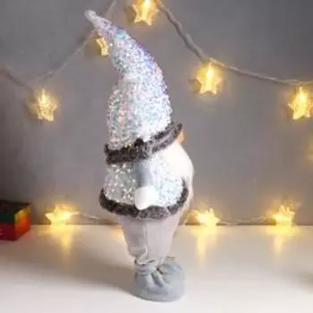 Кукла интерьерная "Дед Мороз в бело-перламутровом колпаке и жилетке с пайетками" 55х16х22 см 62601