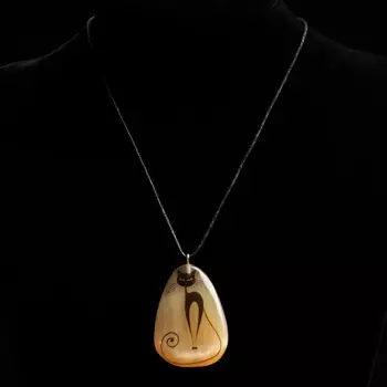 Кулон «Взгляд кошки», селенит