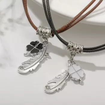 Кулоны на шнурке "Неразлучники" перья с клевером, цвет чёрно-коричневый, 43 см