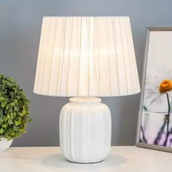 Лампа настольная "Астория" 1хЕ14 40Вт белый 25х25х35 см.