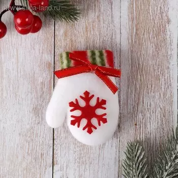 Магнит для декора «Варежка со снежинкой», мягкий, 86 см, белый