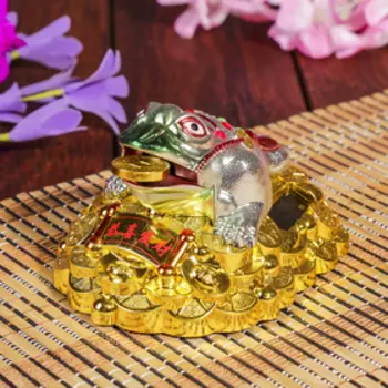 Маятник пластик от солнечной батареи "Денежная жаба на золоте" 7х11,5х9,5 см