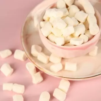 Маршмеллоу «8 марта» в коробке, вкус: пломбир, 30 г.