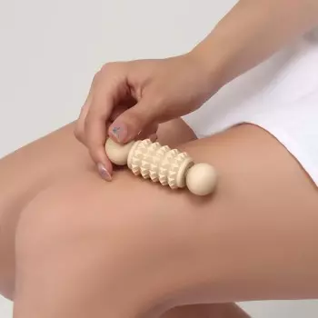 Массажёр для рук и ступней «Дорожный», d = 3 9 см, деревянный, зубчатый