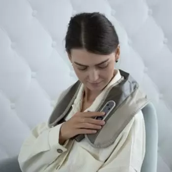 Массажёр для спины и шеи LuazON "Новогодний", наплечный, пульт, 99 режимов, 220 В