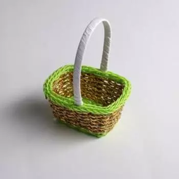 Миниатюра кукольная - корзинка, цвет зелёный с золотым