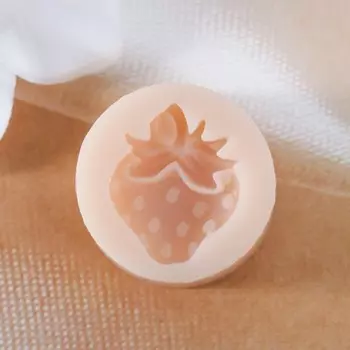 Молд "Клубничка" 1,7х2х0,5 см