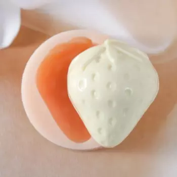 Молд силиконовый "Клубника" 3,7х3х1,8 см