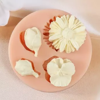 Молд силикон "Цветы и бутоны" 3,5х3х2,5 см МИКС