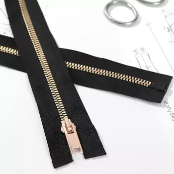 Молния «Трактор», №5, разъёмная, декоративное звено «Акулий зуб», 90 см, цвет чёрный/золотой