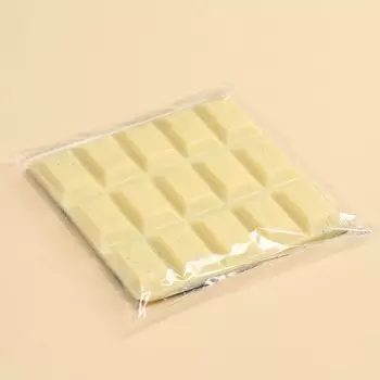 Молочный шоколад «Живи ярко» с синими блёстками, 50 г.