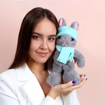 Мягкая игрушка Зайка с шапкой и шарфом
