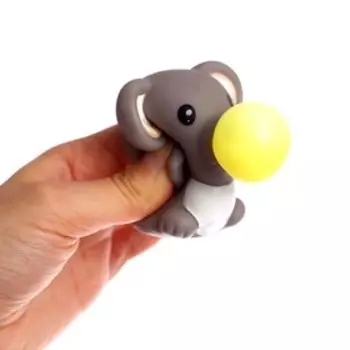 Мялка «Слон» надувает шарик