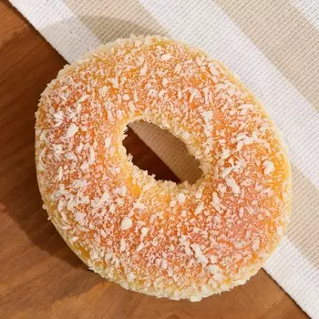 Муляж «Пончик с кокосовой стружкой», 994 см