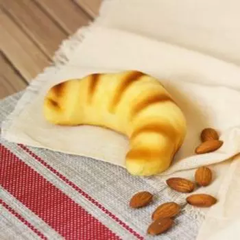 Муляж "Круассан" 4,5*11 см