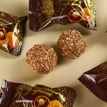 Подарочный набор «8 Марта»: чай чёрный со вкусом: ваниль и карамель 50 г., шоколадные конфеты 100 г.