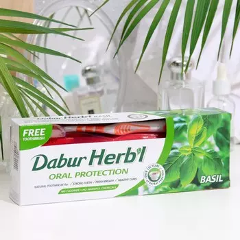 Набор Dabur Herb'l базилик: зубная паста, 150 г + зубная щётка