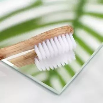 Набор «Друзья»: детская бамбуковая зубная щетка, расческа