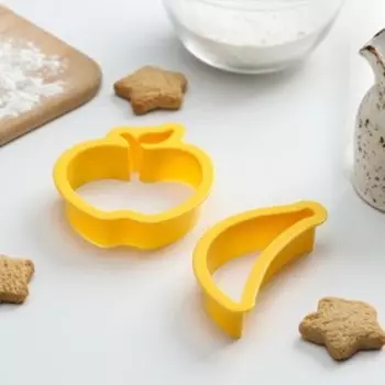 Набор форм для печенья Доляна «Фрукты», 2 шт, яблоко 7,5×7×2, банан 8,5×2×2 см