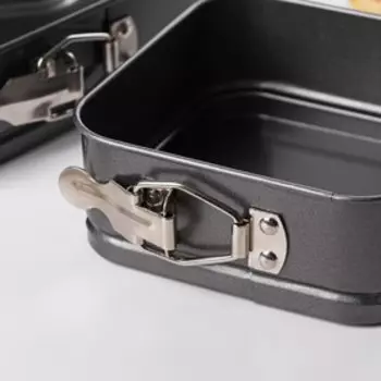 Набор форм для выпечки разъёмных Доляна «Элин. Квадрат», 3 предмета: 18/16/14 см, антипригарное покрытие, цвет чёрный