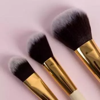 Набор кистей для макияжа «Элегантность», 8 предметов, чехол на кнопке, цвет золотой