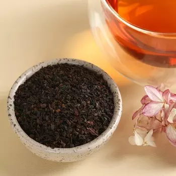 Подарочный набор «8 марта»: чай чёрный, орехи в шоколадной глазури