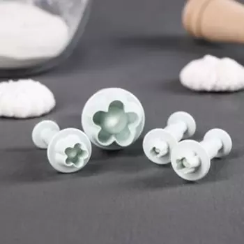 Плунжеры кондитерские Доляна «Ромашка», набор 4 шт.: d=3.3/2.4/2.1/2 см, пластик, белые