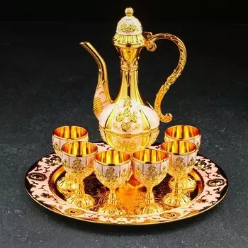 Набор сервировочный «Пудровый восток», 8 предметов: поднос круглый, кувшин, 6 рюмок, цвет золотой
