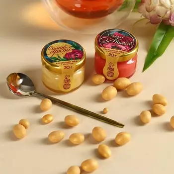 Набор «Ты совершенна»: крем-мёд с клубникой и хлопком 30 г. х 2 шт., арахис в шоколадной глазури 100 г., чай чёрный с тропическими фруктами 50 г., ложка