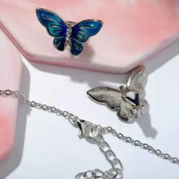 Набор "Выбражулька" 2 предмета: клипсы, кулон, бабочки весенние, цвет синий в серебре
