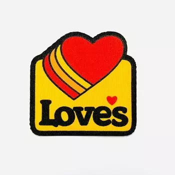 Нашивка Loves, размер 6,5x6,5 см