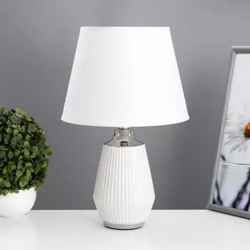 Настольная лампа "Бари" Е14 40Вт белый 22,5х22,5х35 см RISALUX