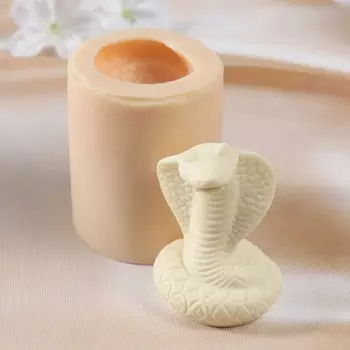 Силиконовый молд для заливки «Змея хитрая», 7.55.55 см