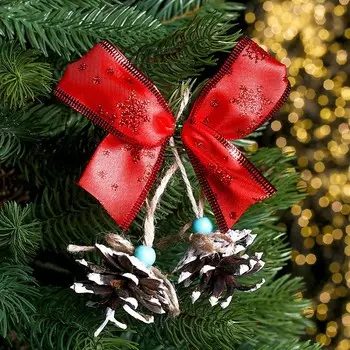 Новогодняя композиция «Красный бантик и шишки»