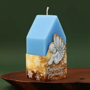 Новогодняя свеча в форме домика «Новый год: Счастливого рождества», без аромата, 6 х 6 х 12,5 см.