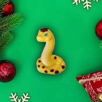 Фигурный белый новогодний шоколад «Королева змей», 20 г