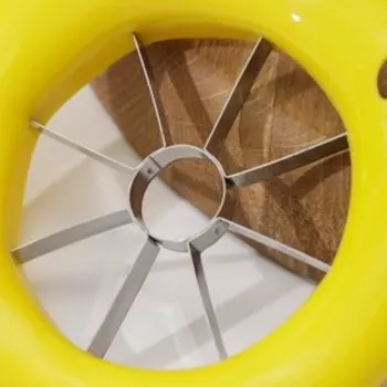 Нож для фруктовой нарезки Доляна «Яблочко», d=14 см, цвет жёлтый