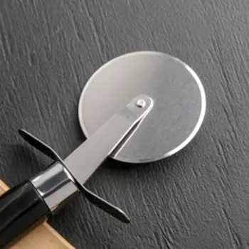 Нож для пиццы и теста Доляна «Скина», 20 см, цвет чёрный