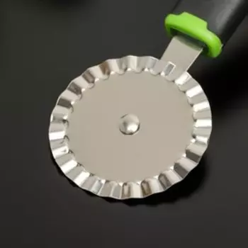 Нож для пиццы и теста ребристый Доляна Lime, 196 см, цвет чёрно-зелёный