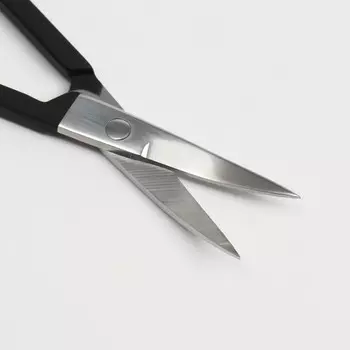 Ножницы маникюрные, узкие, загнутые, с прорезиненными ручками, 9 см, чёрные