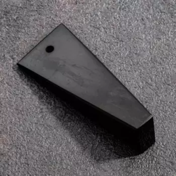 Оберег из шунгита "Ласточкин Хвост"