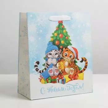 Пакет ламинированный вертикальный «Тигрята у ёлочки», ML 23 × 27 × 11.5 см